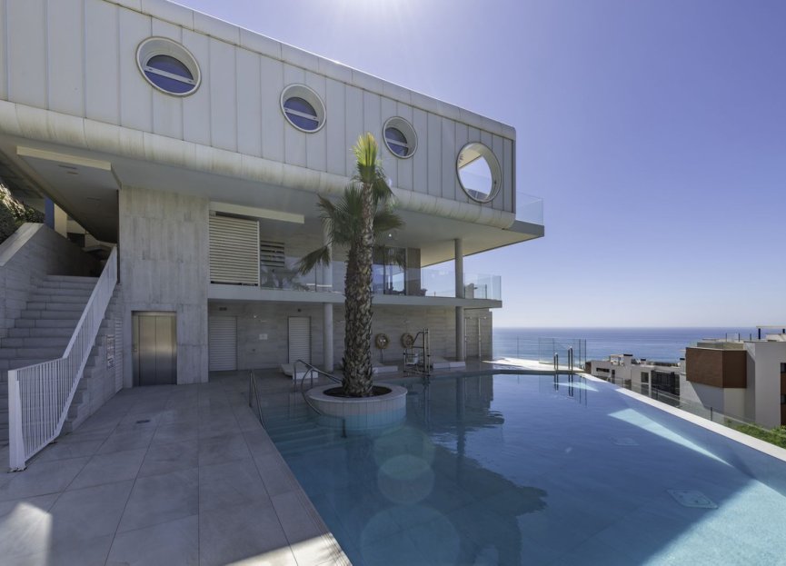 Resale - Apartment - Middle Floor Apartment - Fuengirola - Higueron