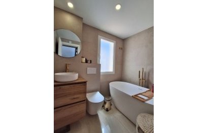 Resale - House - Semi-Detached House - Marbella - Nueva Andalucia