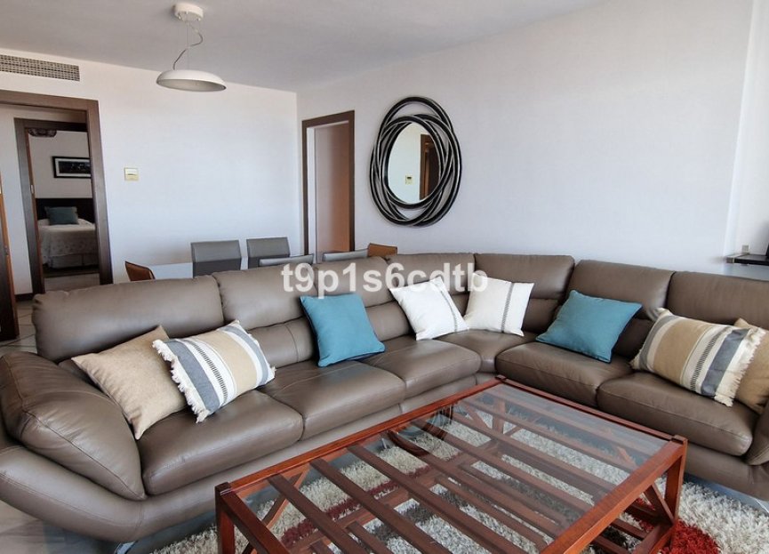 Resale - Apartment - Middle Floor Apartment - Marbella - Puerto Banús