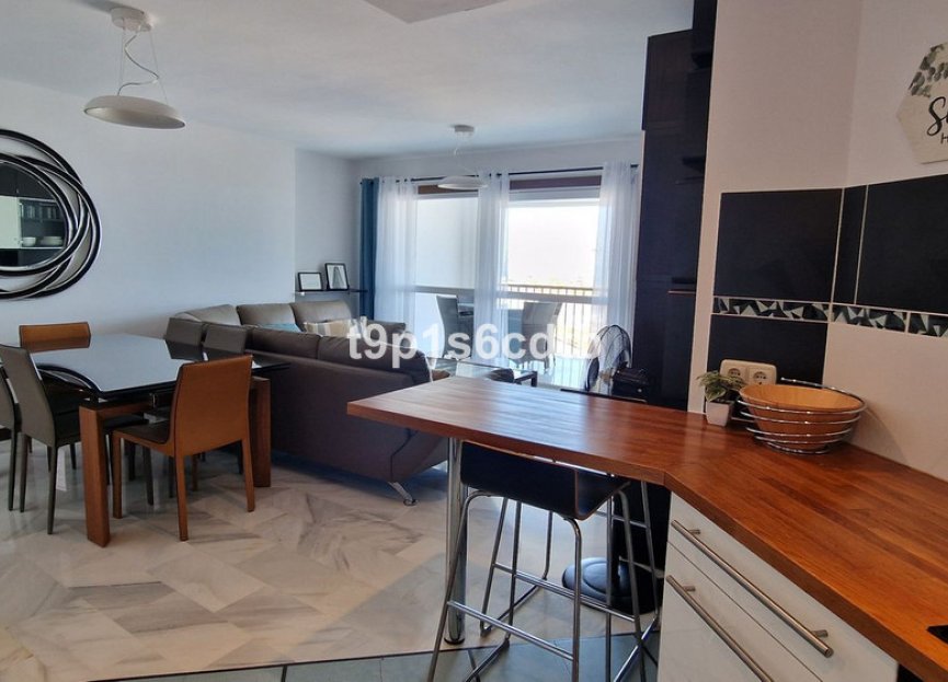 Resale - Apartment - Middle Floor Apartment - Marbella - Puerto Banús