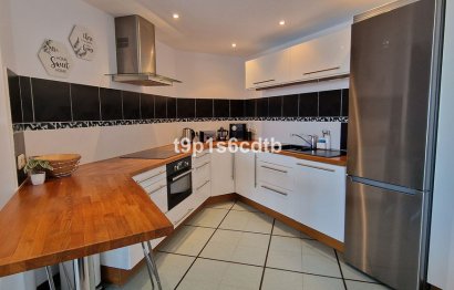 Resale - Apartment - Middle Floor Apartment - Marbella - Puerto Banús