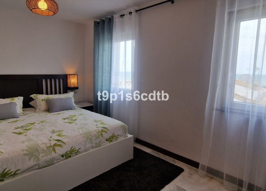 Resale - Apartment - Middle Floor Apartment - Marbella - Puerto Banús