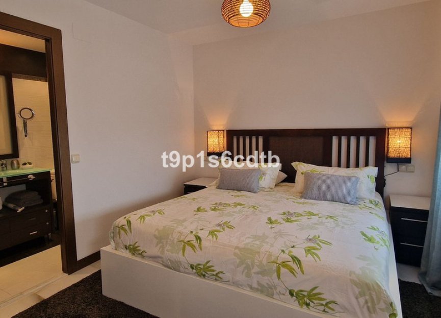 Resale - Apartment - Middle Floor Apartment - Marbella - Puerto Banús