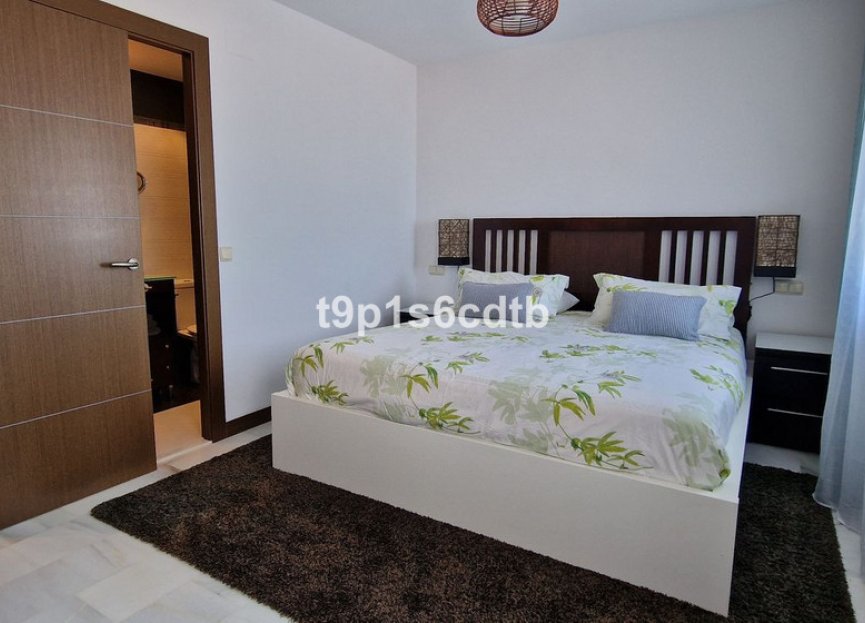 Resale - Apartment - Middle Floor Apartment - Marbella - Puerto Banús