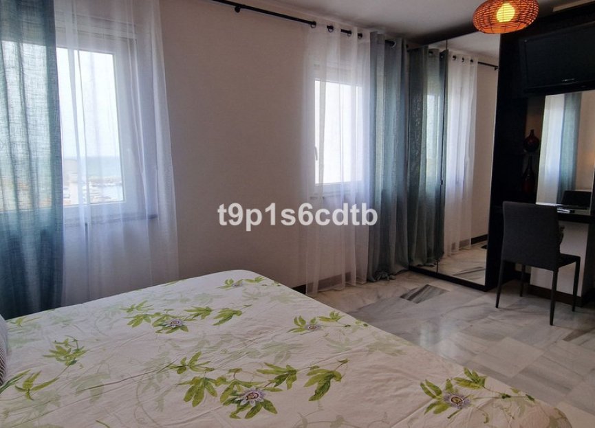 Resale - Apartment - Middle Floor Apartment - Marbella - Puerto Banús