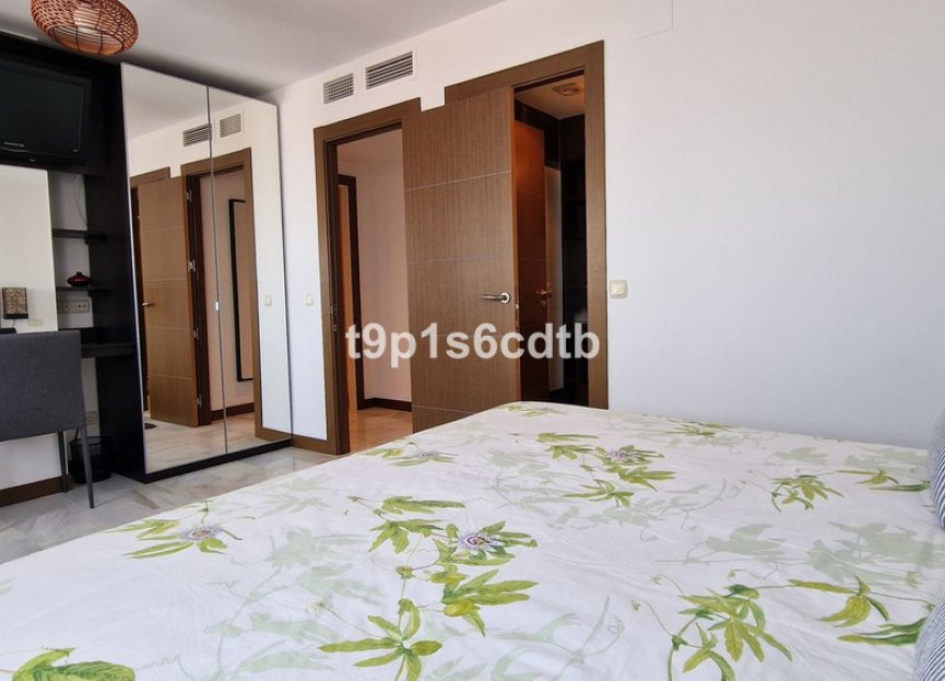 Resale - Apartment - Middle Floor Apartment - Marbella - Puerto Banús