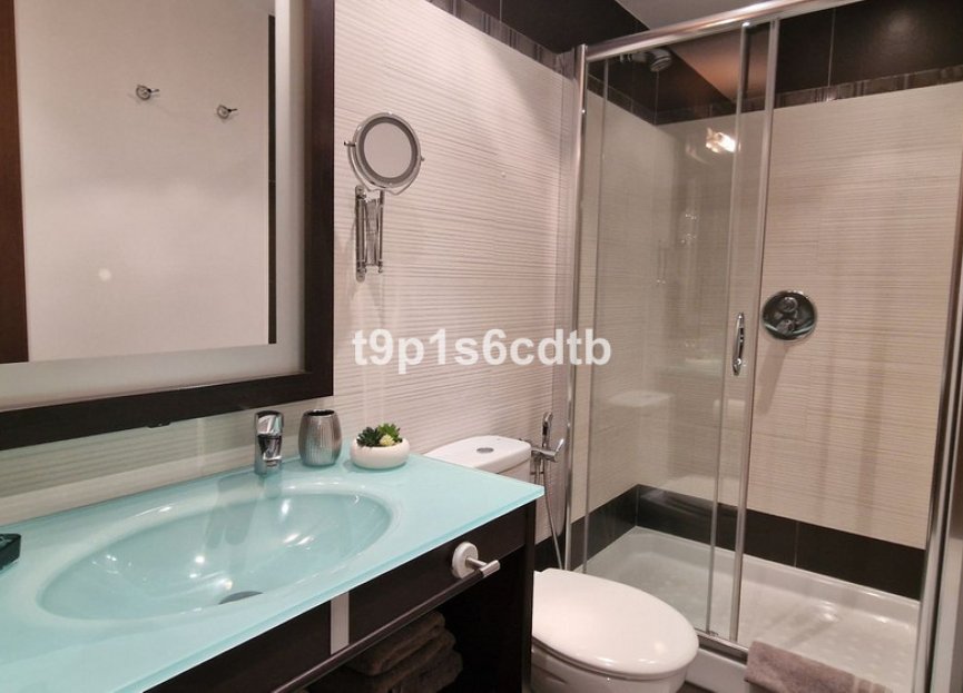 Resale - Apartment - Middle Floor Apartment - Marbella - Puerto Banús