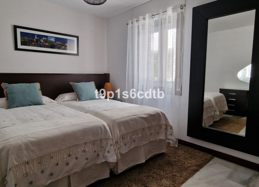 Resale - Apartment - Middle Floor Apartment - Marbella - Puerto Banús