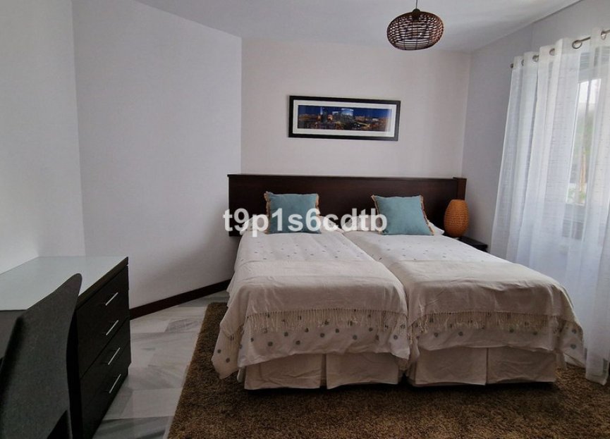 Resale - Apartment - Middle Floor Apartment - Marbella - Puerto Banús