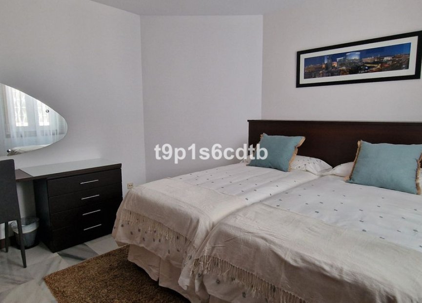 Resale - Apartment - Middle Floor Apartment - Marbella - Puerto Banús