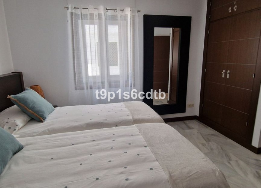 Resale - Apartment - Middle Floor Apartment - Marbella - Puerto Banús