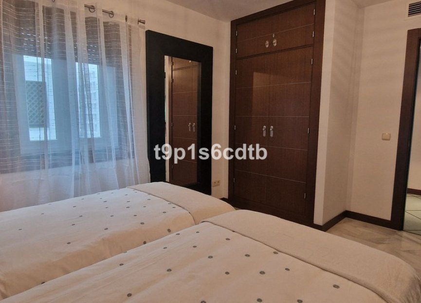 Resale - Apartment - Middle Floor Apartment - Marbella - Puerto Banús