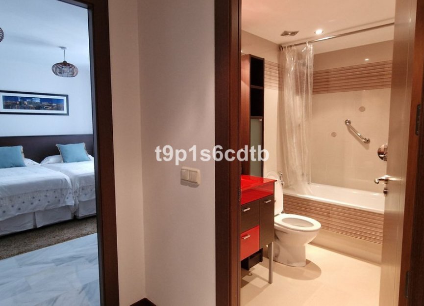 Resale - Apartment - Middle Floor Apartment - Marbella - Puerto Banús