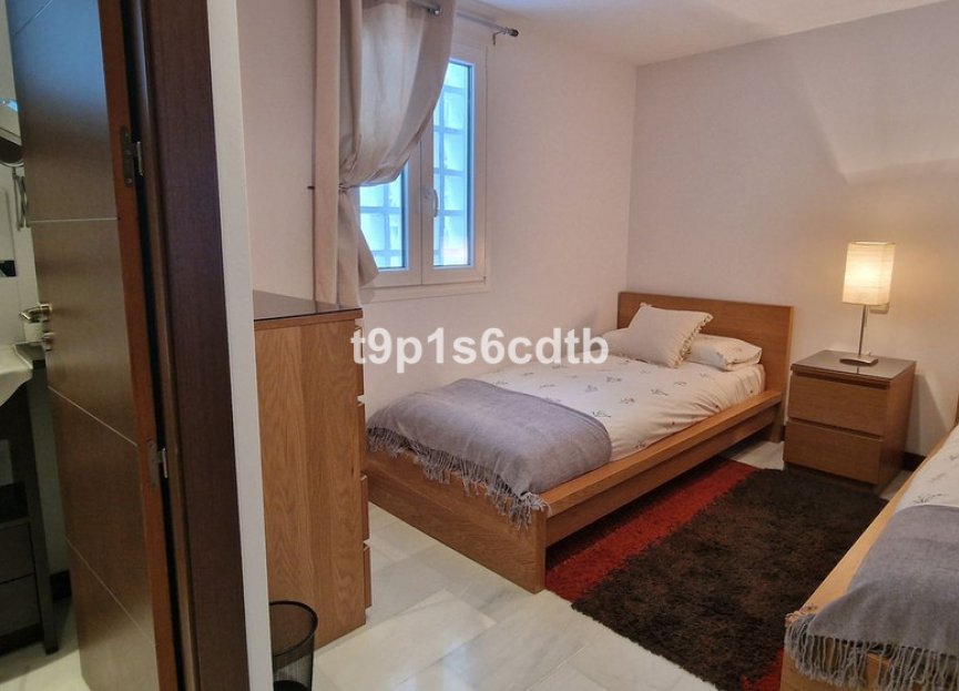 Resale - Apartment - Middle Floor Apartment - Marbella - Puerto Banús