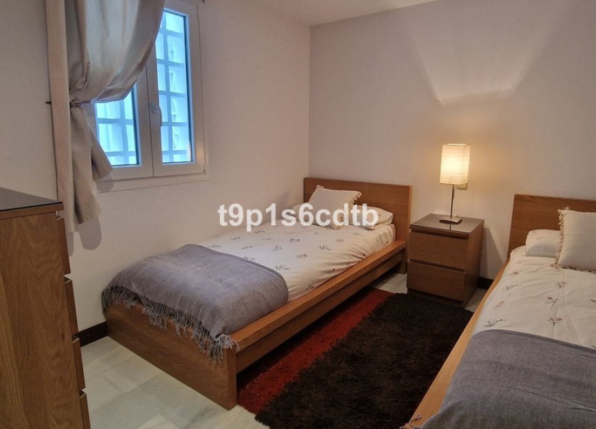 Resale - Apartment - Middle Floor Apartment - Marbella - Puerto Banús