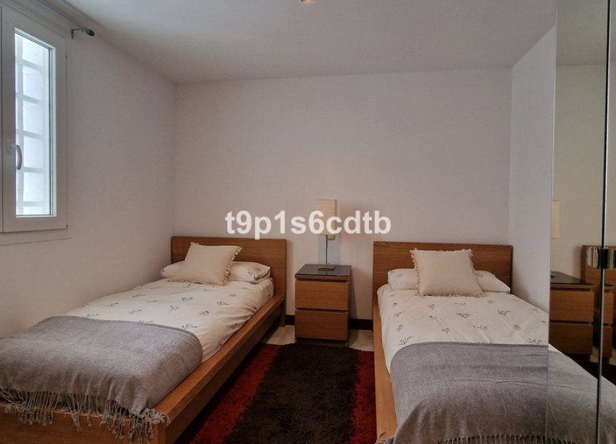 Resale - Apartment - Middle Floor Apartment - Marbella - Puerto Banús