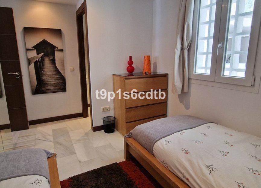 Resale - Apartment - Middle Floor Apartment - Marbella - Puerto Banús