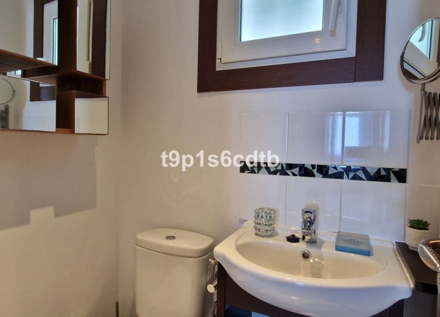 Resale - Apartment - Middle Floor Apartment - Marbella - Puerto Banús