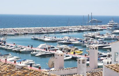 Resale - Apartment - Middle Floor Apartment - Marbella - Puerto Banús