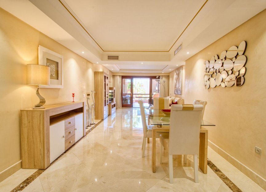 Resale - Apartment - Middle Floor Apartment - Estepona - Estepona Centro