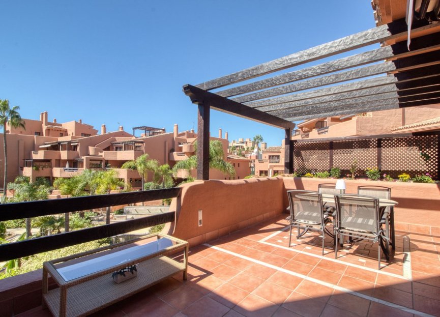 Resale - Apartment - Middle Floor Apartment - Estepona - Estepona Centro