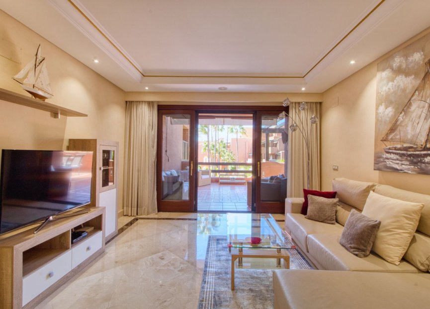 Resale - Apartment - Middle Floor Apartment - Estepona - Estepona Centro