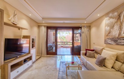 Resale - Apartment - Middle Floor Apartment - Estepona - Estepona Centro