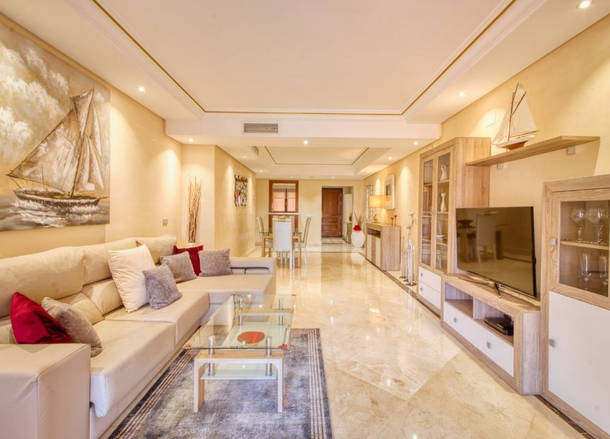 Resale - Apartment - Middle Floor Apartment - Estepona - Estepona Centro