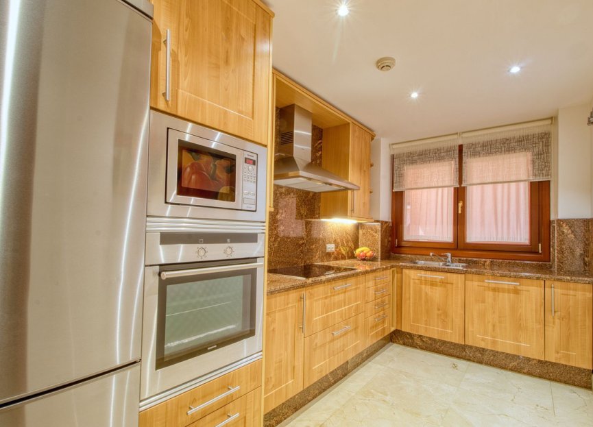 Resale - Apartment - Middle Floor Apartment - Estepona - Estepona Centro