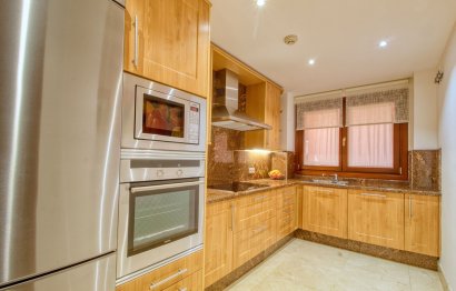 Resale - Apartment - Middle Floor Apartment - Estepona - Estepona Centro