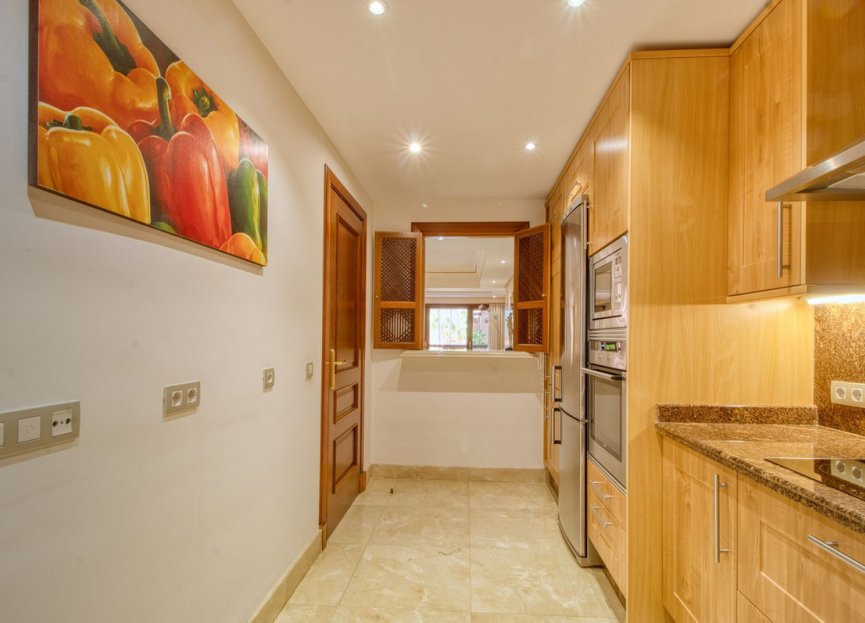 Resale - Apartment - Middle Floor Apartment - Estepona - Estepona Centro