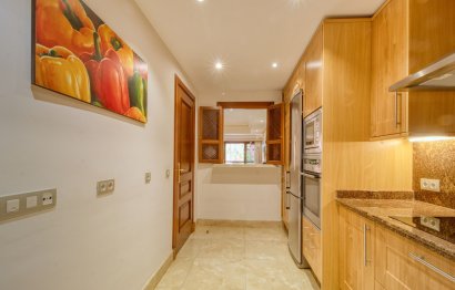 Resale - Apartment - Middle Floor Apartment - Estepona - Estepona Centro