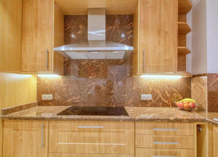 Resale - Apartment - Middle Floor Apartment - Estepona - Estepona Centro