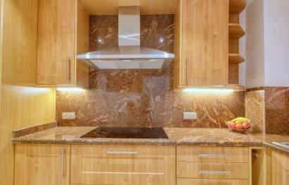 Resale - Apartment - Middle Floor Apartment - Estepona - Estepona Centro