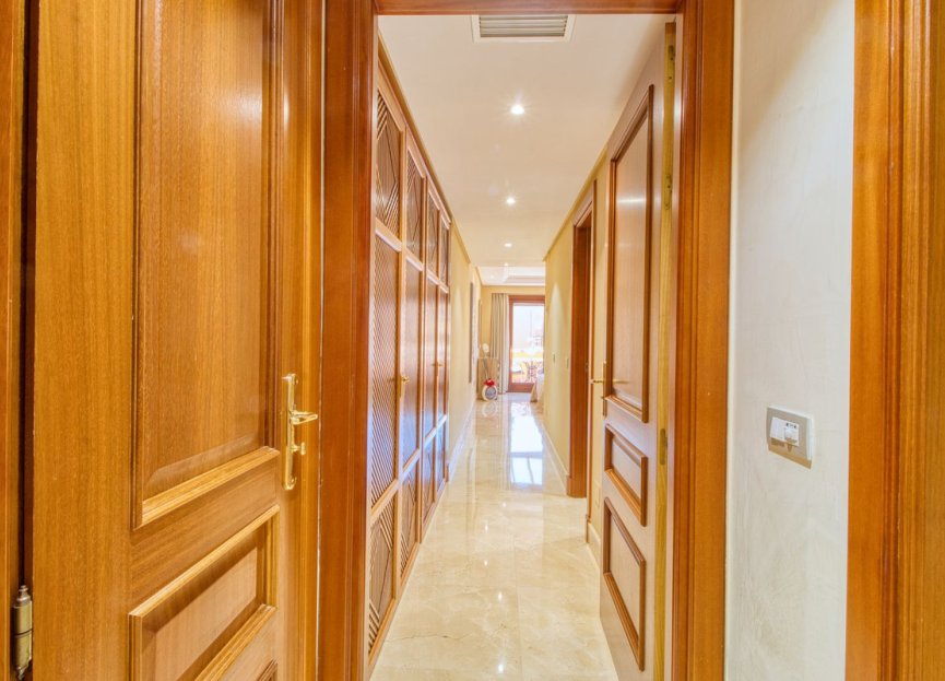 Resale - Apartment - Middle Floor Apartment - Estepona - Estepona Centro