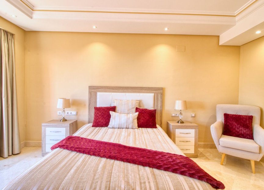 Resale - Apartment - Middle Floor Apartment - Estepona - Estepona Centro