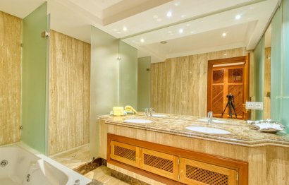 Resale - Apartment - Middle Floor Apartment - Estepona - Estepona Centro