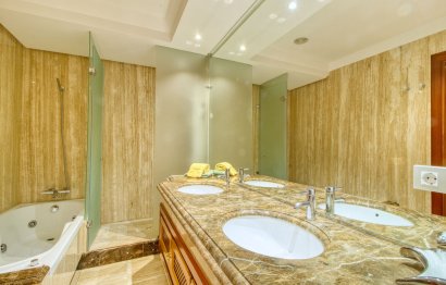 Resale - Apartment - Middle Floor Apartment - Estepona - Estepona Centro