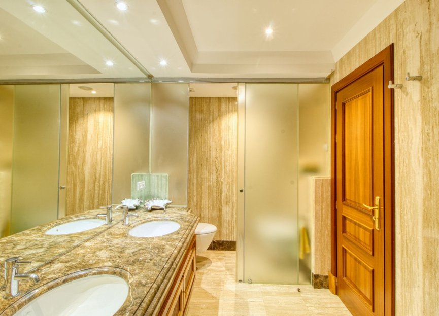 Resale - Apartment - Middle Floor Apartment - Estepona - Estepona Centro