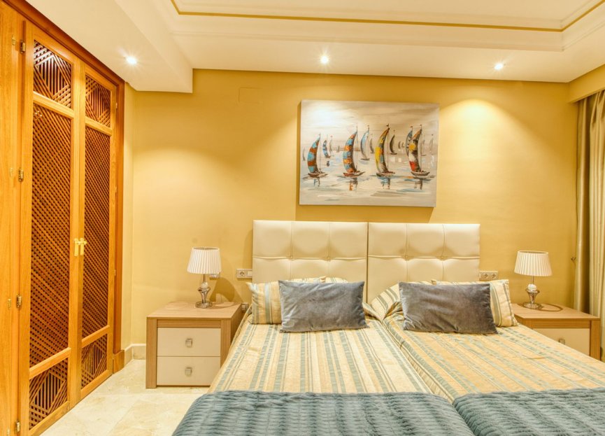 Resale - Apartment - Middle Floor Apartment - Estepona - Estepona Centro