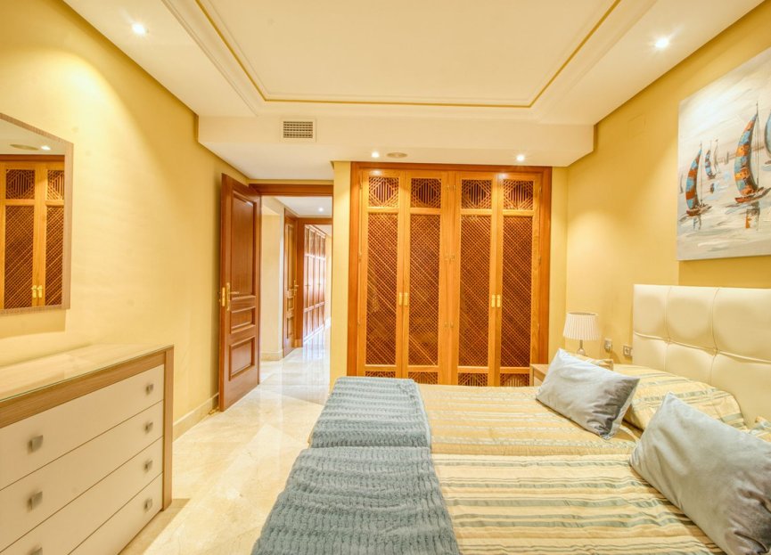 Resale - Apartment - Middle Floor Apartment - Estepona - Estepona Centro