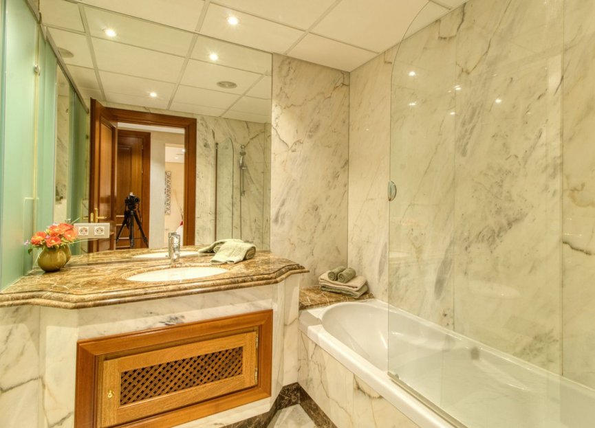 Resale - Apartment - Middle Floor Apartment - Estepona - Estepona Centro