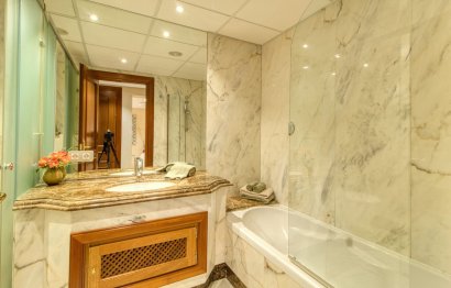 Resale - Apartment - Middle Floor Apartment - Estepona - Estepona Centro