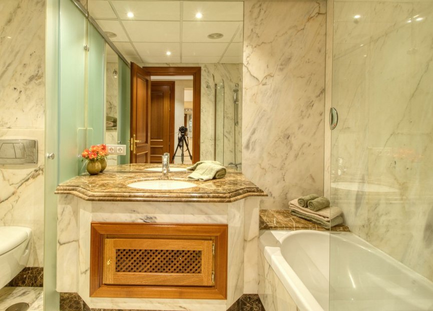 Resale - Apartment - Middle Floor Apartment - Estepona - Estepona Centro