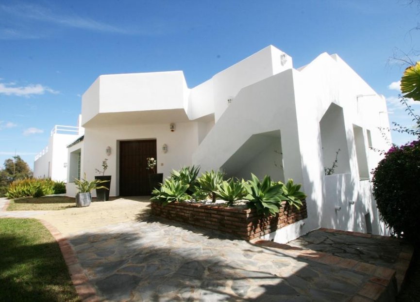 Resale - House - Detached Villa - Benahavís - La Quinta