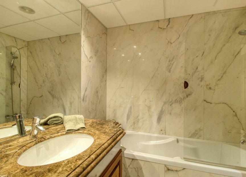 Resale - Apartment - Middle Floor Apartment - Estepona - Estepona Centro