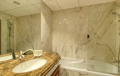 Resale - Apartment - Middle Floor Apartment - Estepona - Estepona Centro