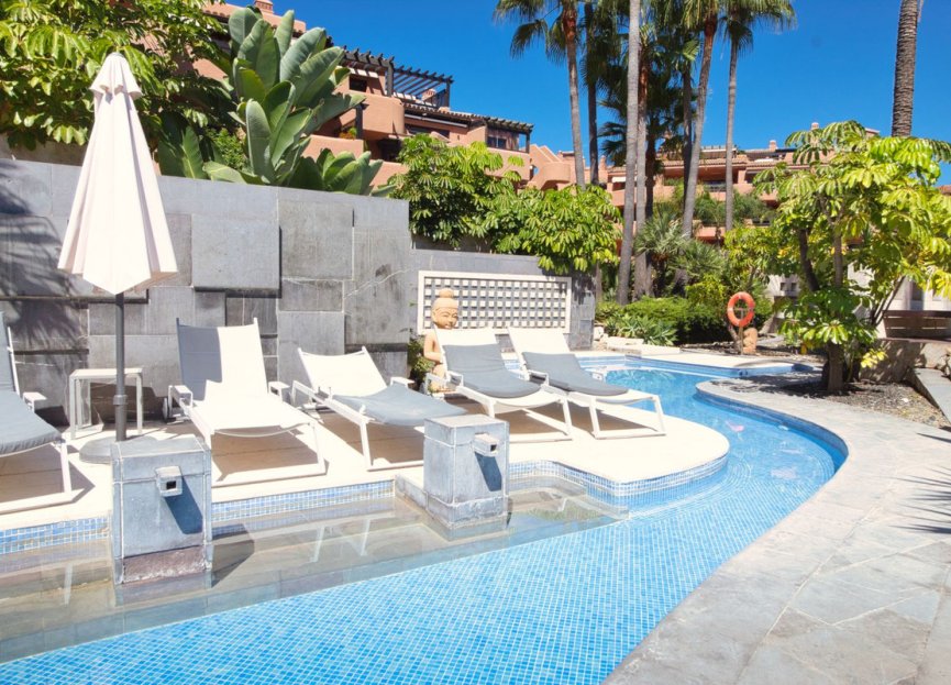 Resale - Apartment - Middle Floor Apartment - Estepona - Estepona Centro