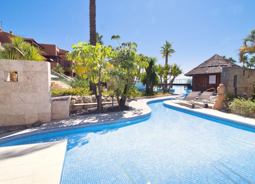 Resale - Apartment - Middle Floor Apartment - Estepona - Estepona Centro