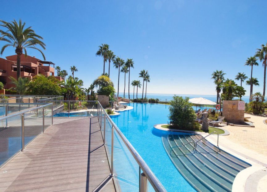 Resale - Apartment - Middle Floor Apartment - Estepona - Estepona Centro